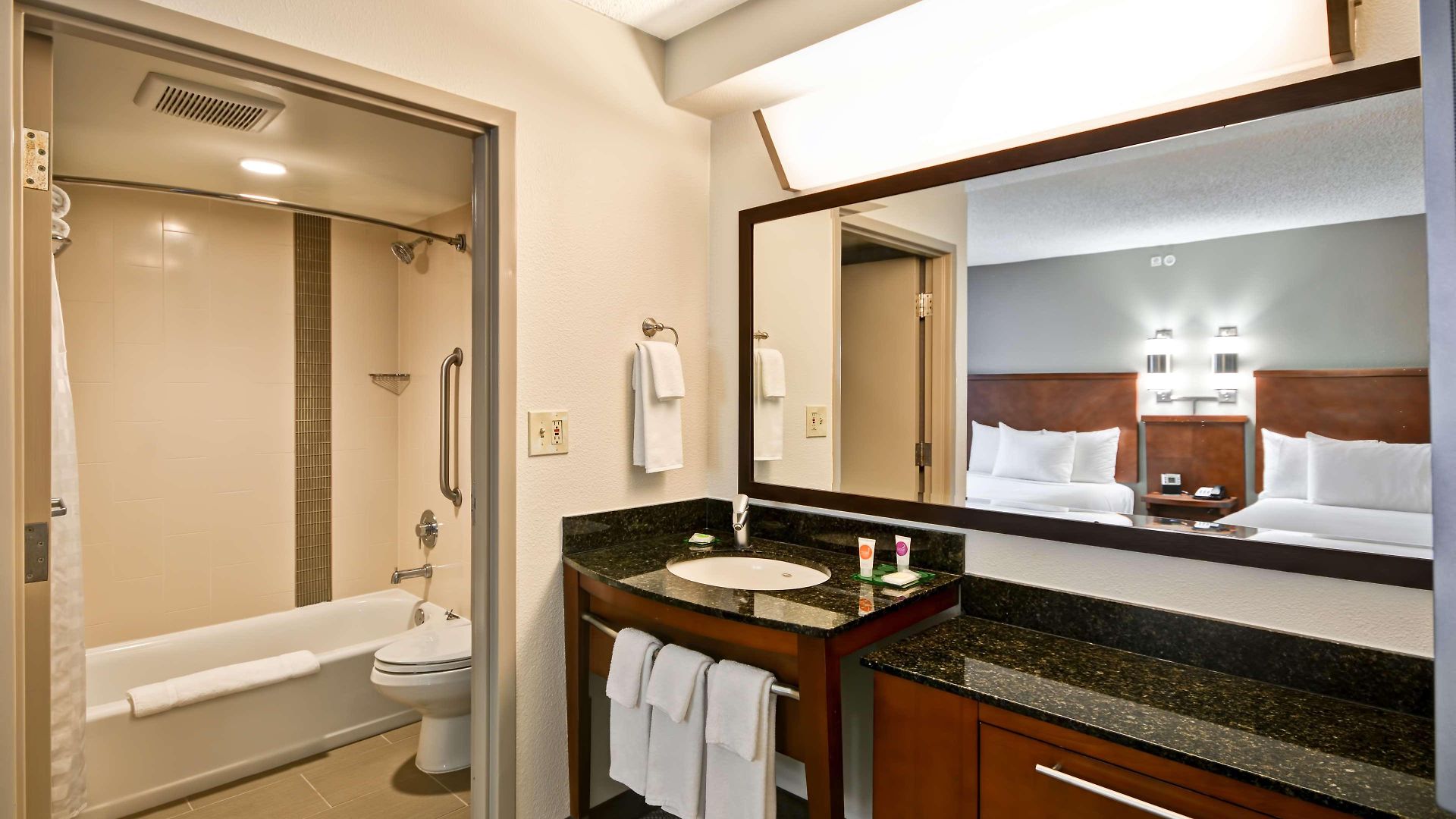Hyatt Place Airport/lake Pointe Hotel 3*
