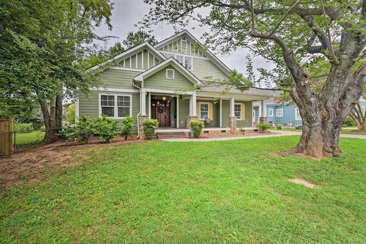 2 Mi To Dtwn: In Noda District Near Unc! Holiday home Charlotte