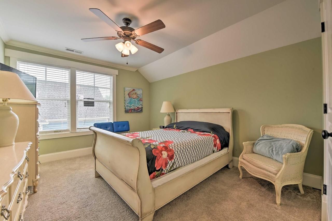 Holiday home 2 Mi To Dtwn: In Noda District Near Unc!