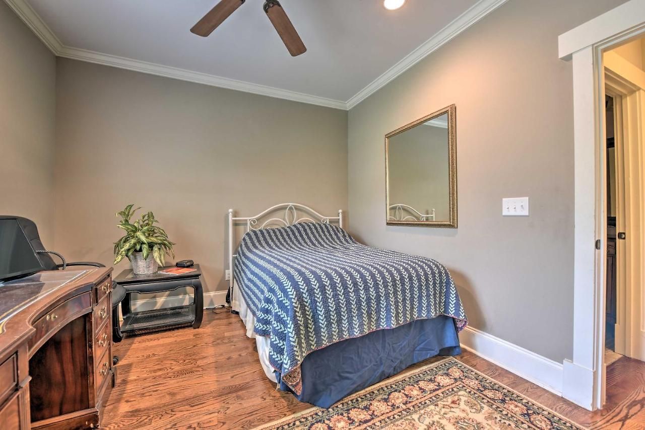 Holiday home 2 Mi To Dtwn: In Noda District Near Unc! *