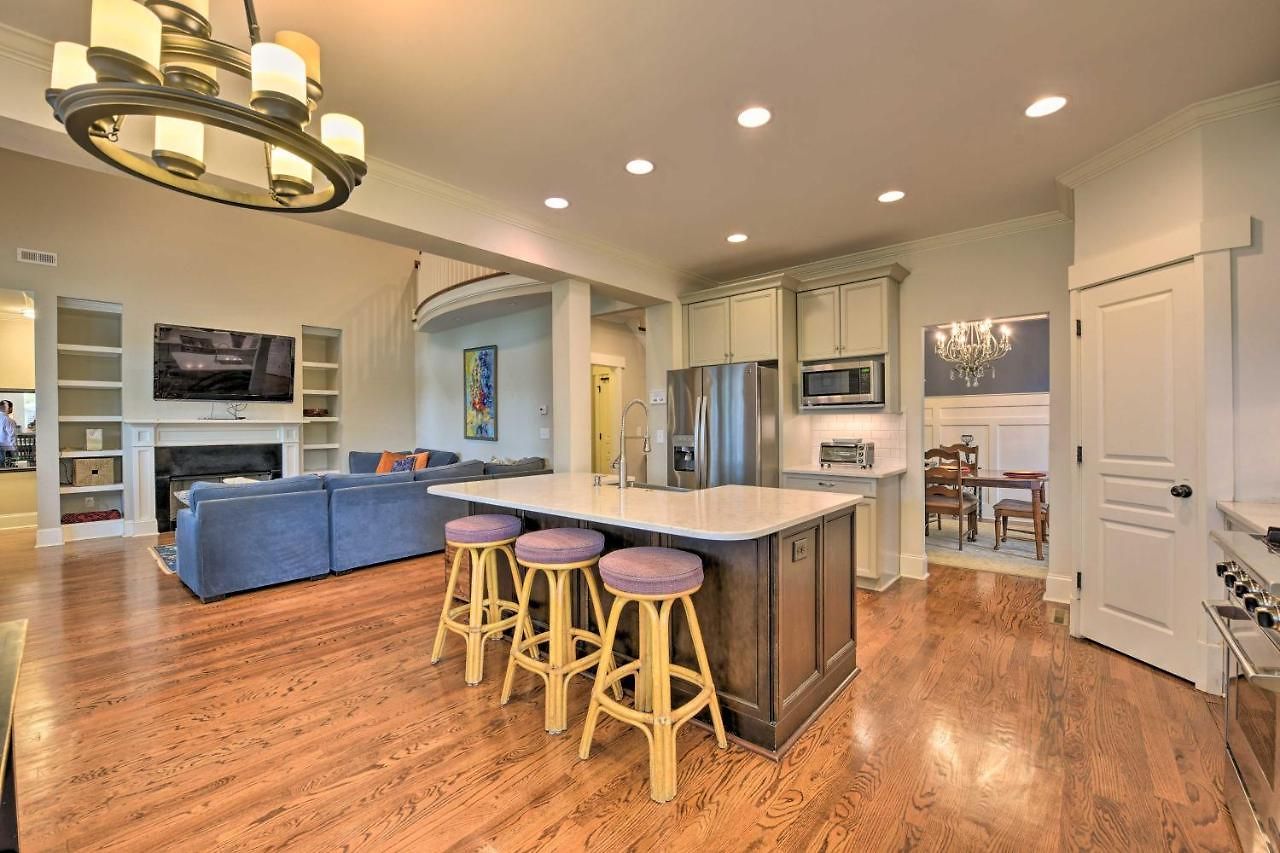 2 Mi To Dtwn: In Noda District Near Unc! * Charlotte