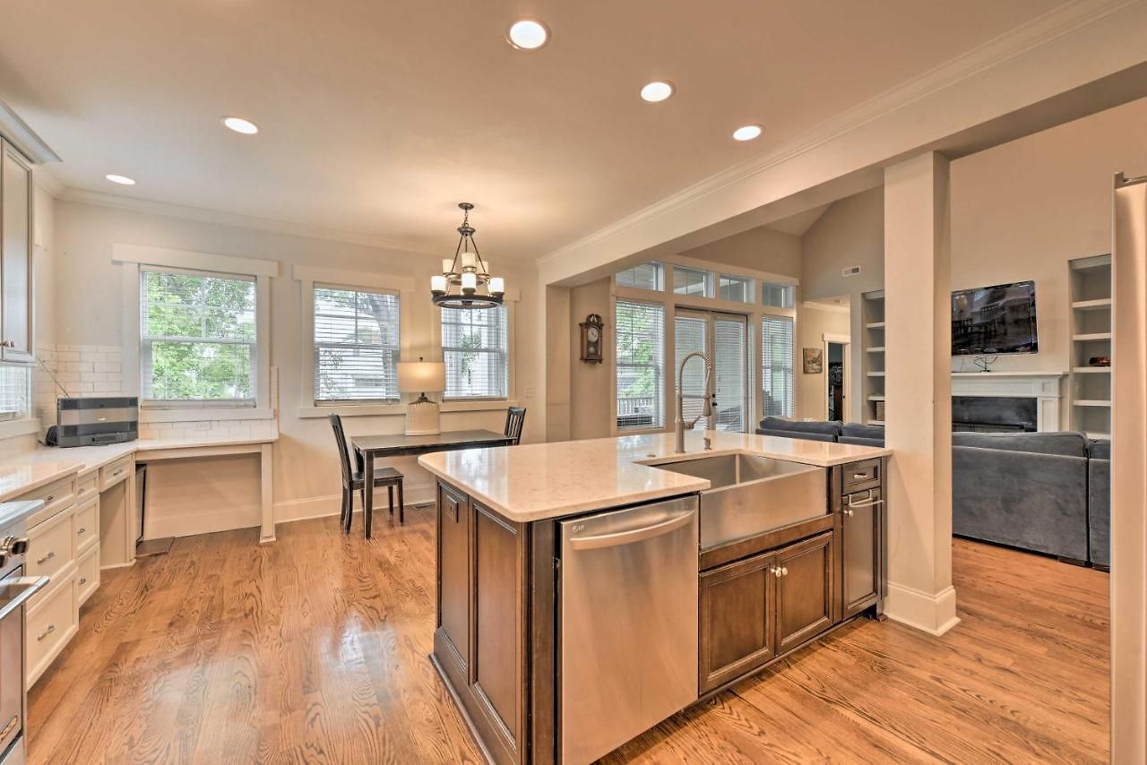 2 Mi To Dtwn: In Noda District Near Unc! Holiday home Charlotte