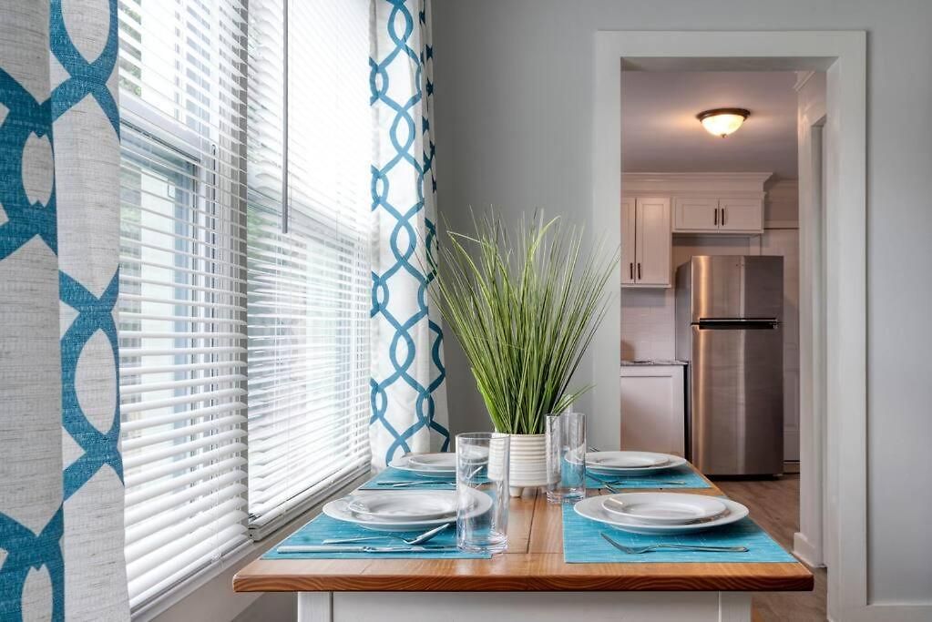 2br 1ba Duplex House King Beds Great For Small Groups Close To Uptown Attractions Apartment