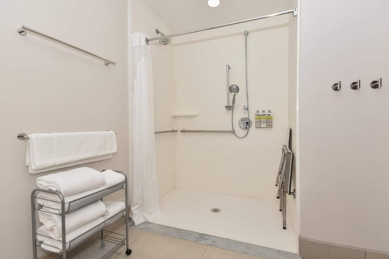 Express & - Ballantyne By Ihg 3*