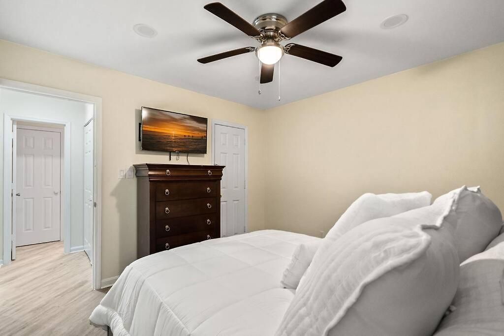 Cozy 2 Bedroom Duplex In Charlotte, Jacuzzi, Sleeps 6 2 Holiday home *