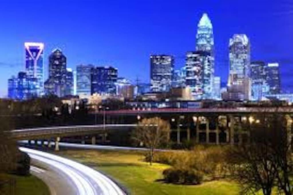 Cozy 2 Bedroom Duplex In Charlotte, Jacuzzi, Sleeps 6 2 Holiday home