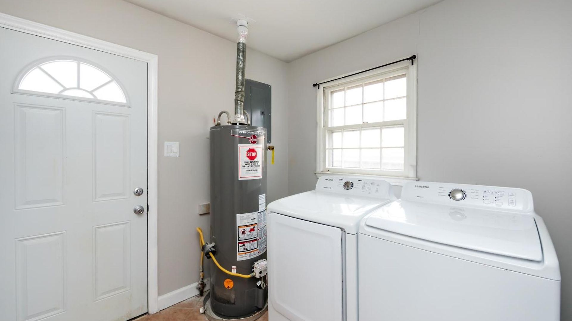 Apartment Roomy 3br 2 Bath Minutes To Uptown And Airport Ideal For Small Families *