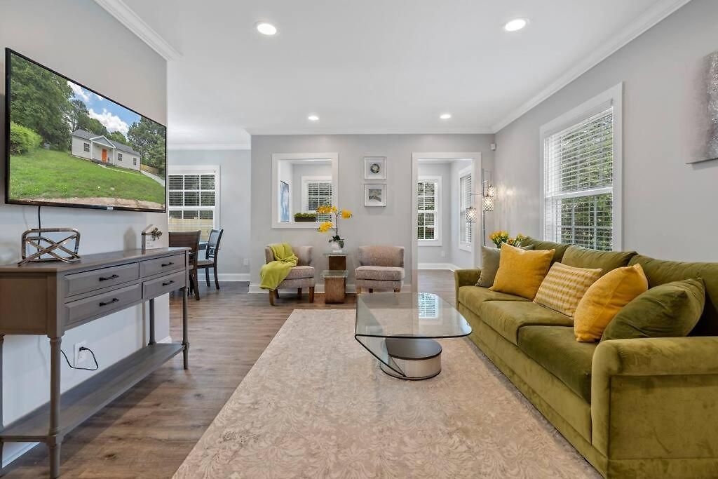 Cheerful 3 Bedroom-long Term Close To Uptown 3*