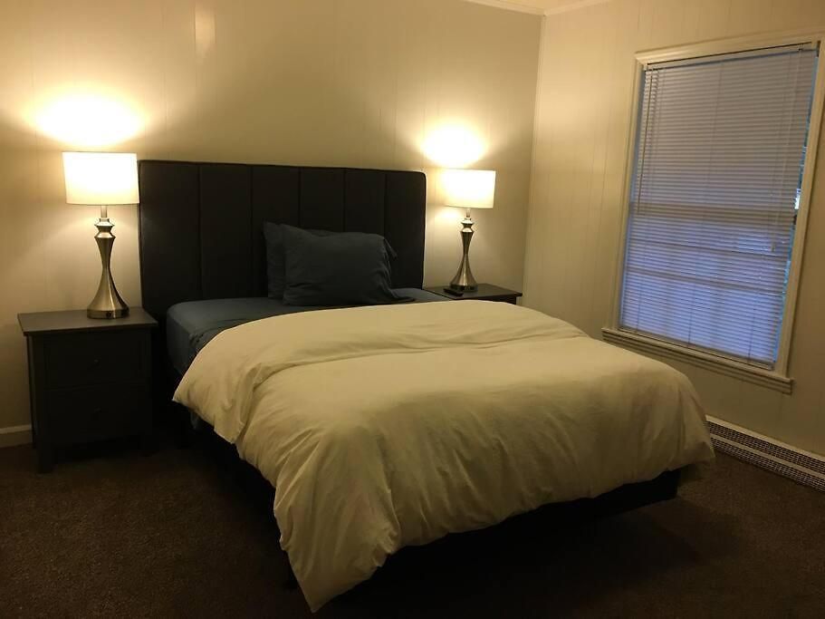 4, Sleep 5, Walk To Attractions In Uptown Apartment