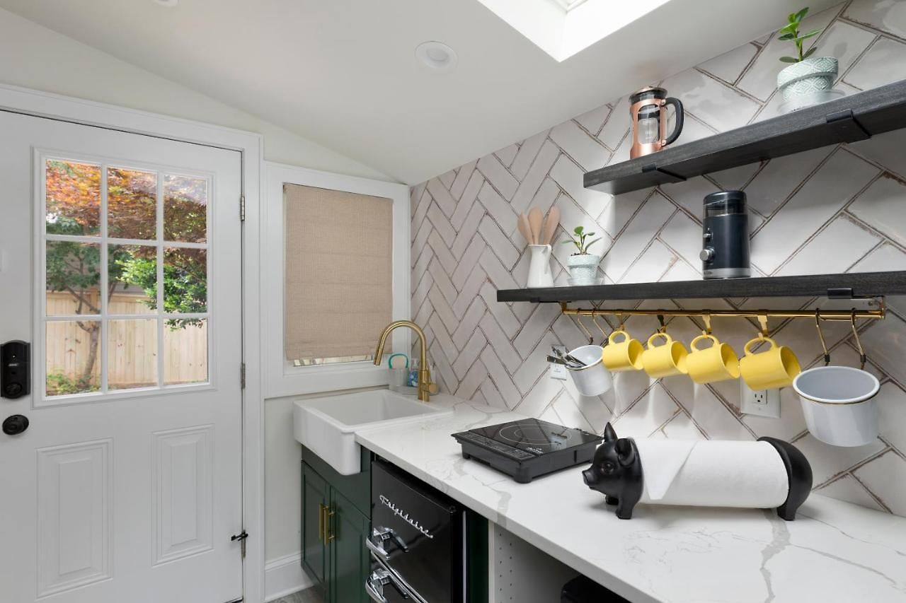 The Cozy Yellow In Dilworth 3*