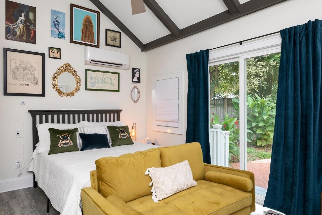 Guest house The Cozy Yellow In Dilworth Charlotte