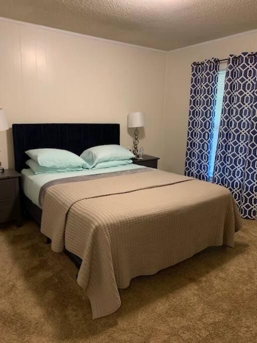 Apartment 6, Sleep 3, Walk To Attractions In Uptown Charlotte