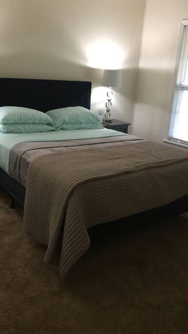 Apartment 6, Sleep 3, Walk To Attractions In Uptown *