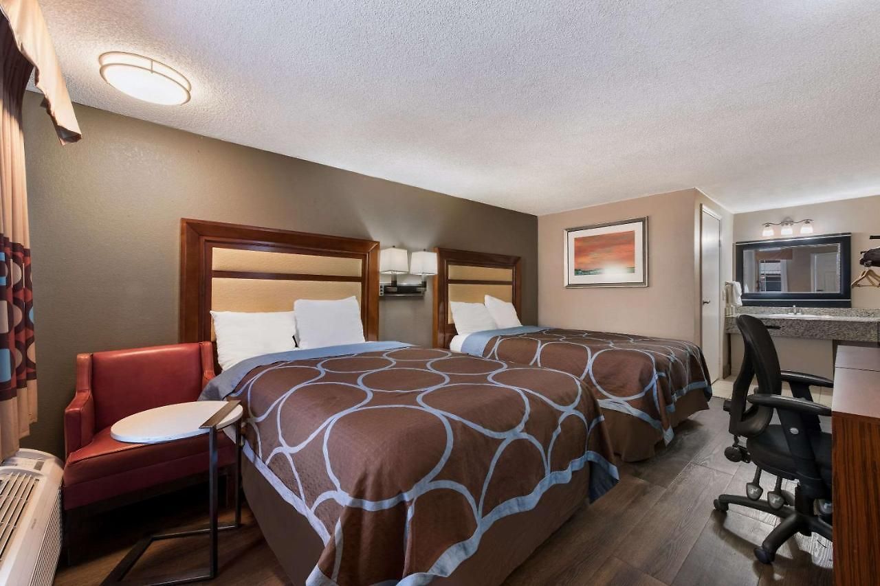 Rodeway Airport Area Inn
