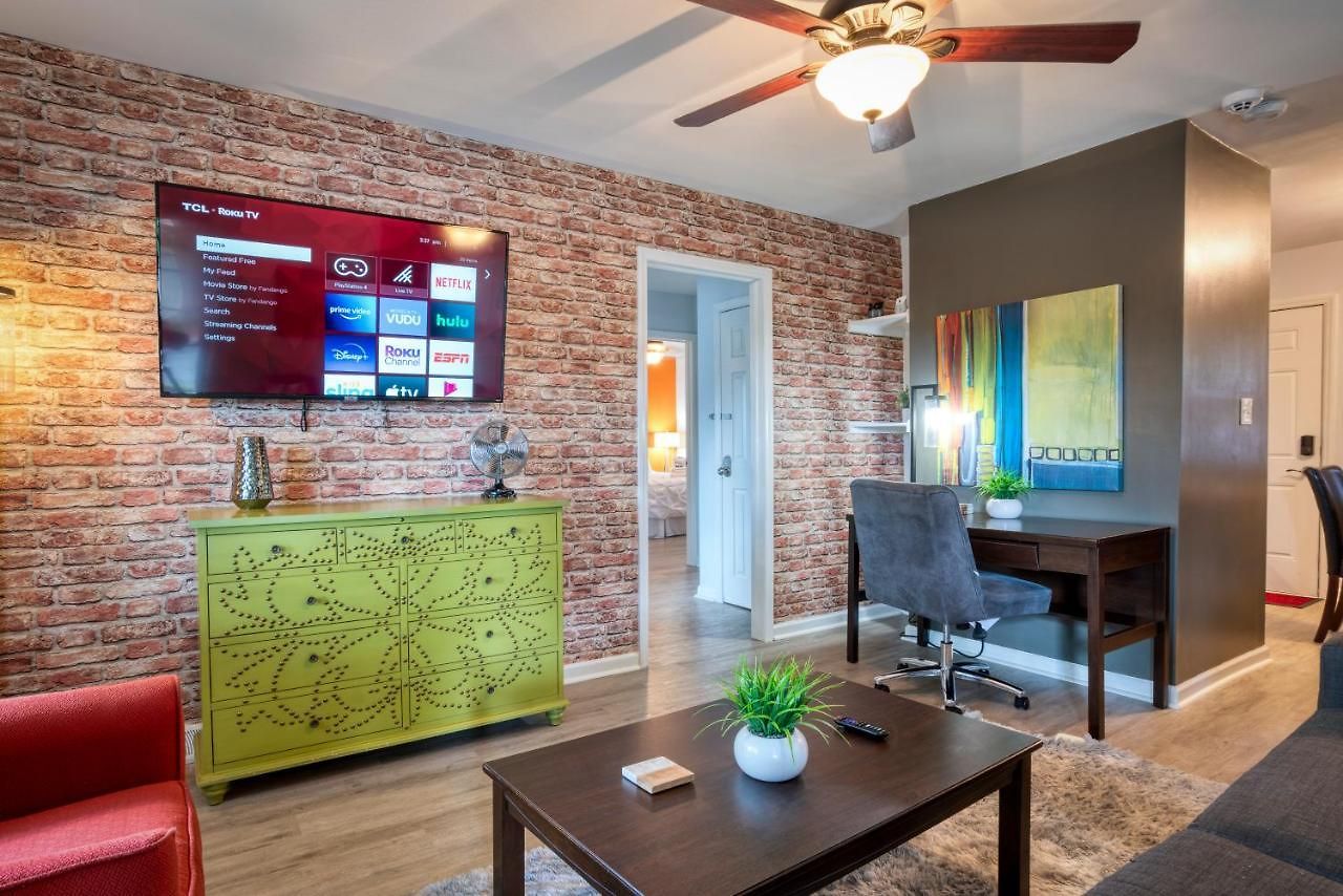 Apartment Trendy Escape ◉ California King Bed Awaits! Charlotte