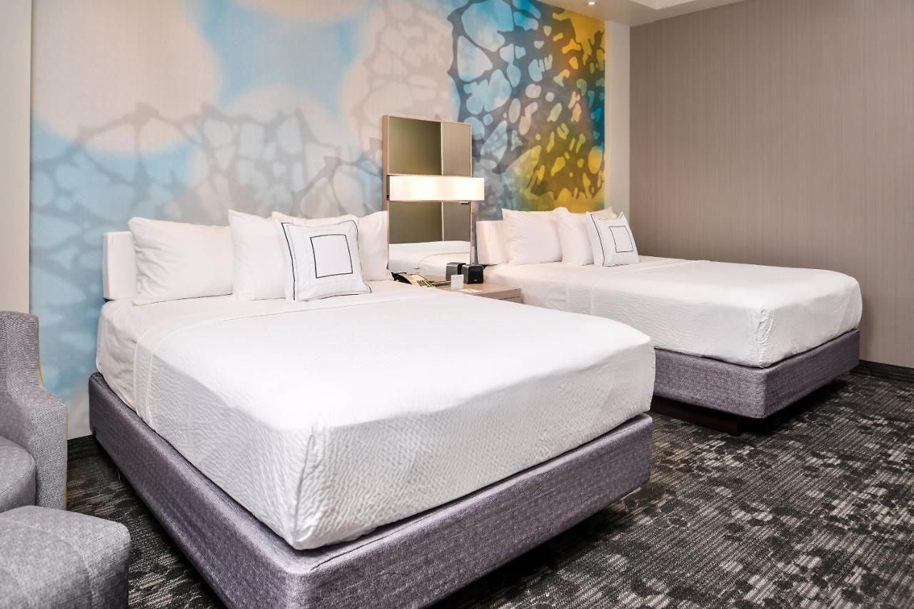 Courtyard By Marriott Northlake Hotel