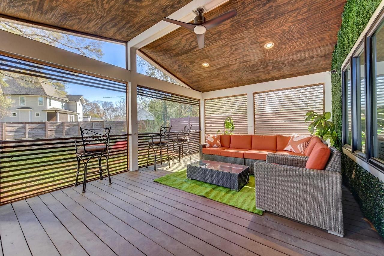 Modern With Yard 3 Mi To Uptown Charlotte! Holiday home Charlotte
