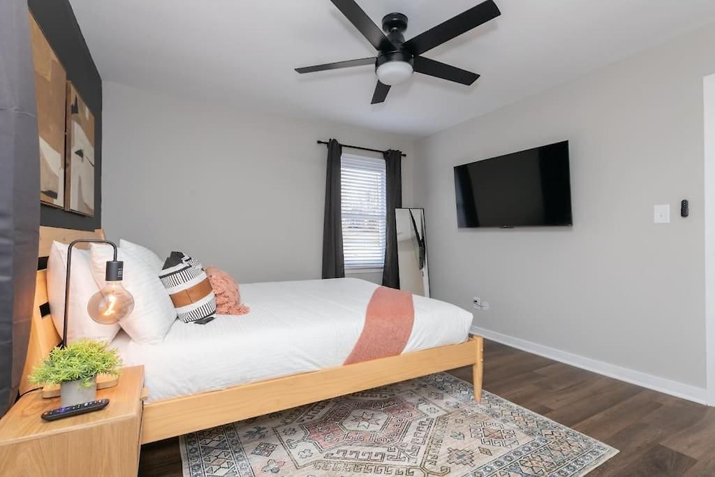 3 Mi To & Pet Friendly & Quiet Neighborhood Holiday home