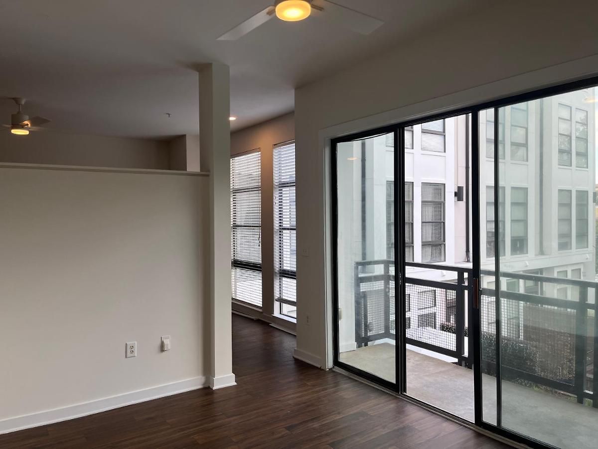 Apartment Luxury Uptown Wi-fi Gym Pool Shops Food! 228