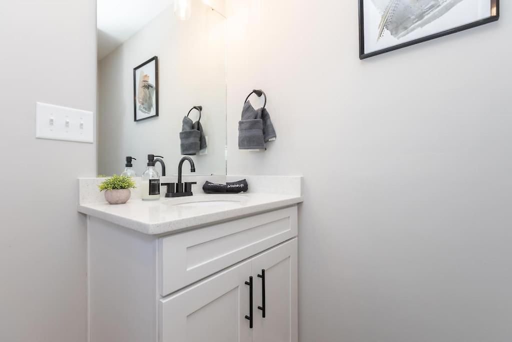 3 Mi To & Pet Friendly & Quiet Neighborhood