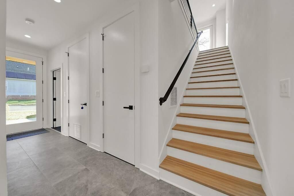 Amazing Location! Rooftop Patio, Pool & Game Room! Villa *