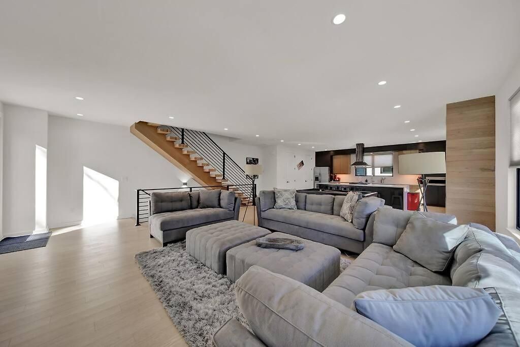 Villa Amazing Location! Rooftop Patio, Pool & Game Room!