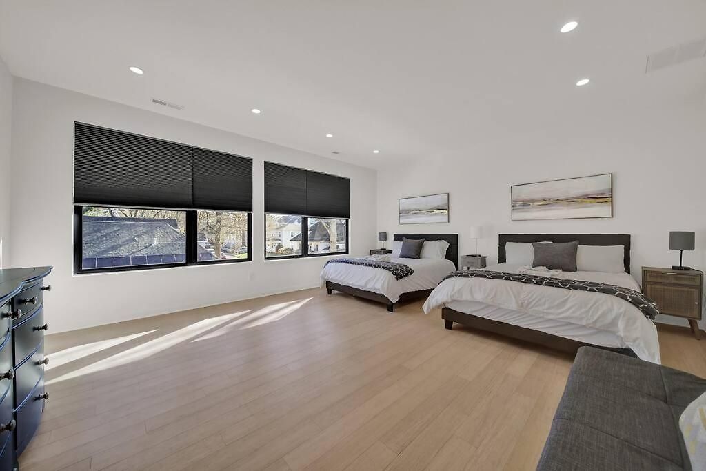 Amazing Location! Rooftop Patio, Pool & Game Room! Charlotte