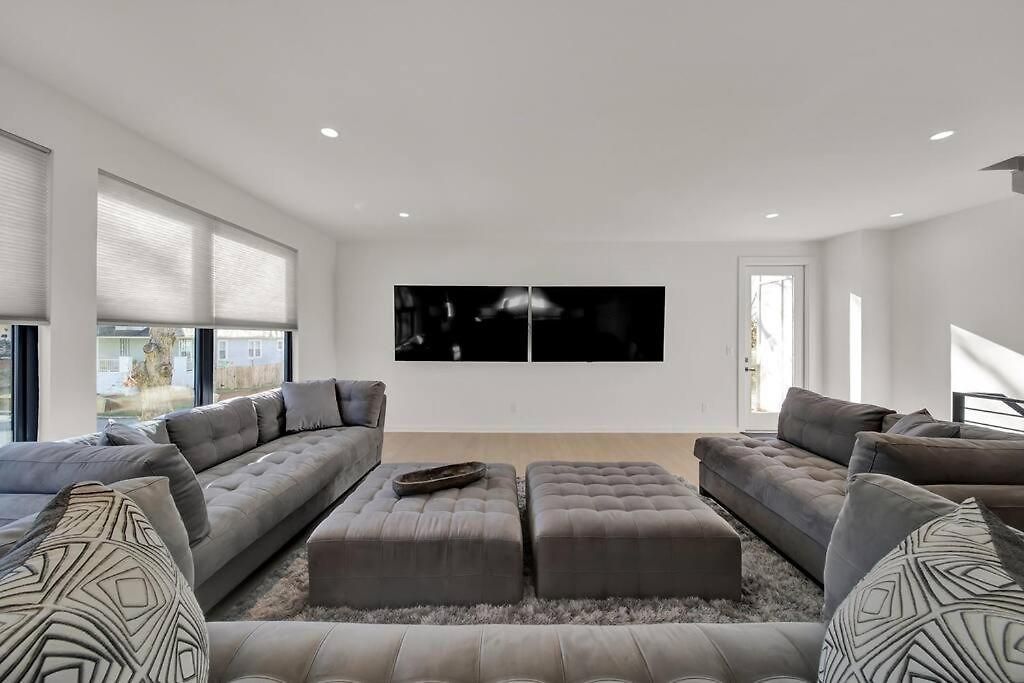 Villa Amazing Location! Rooftop Patio, Pool & Game Room! Charlotte