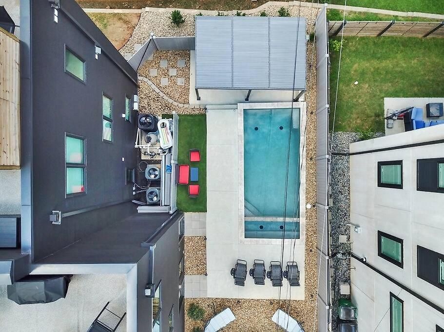 Villa Amazing Location! Rooftop Patio, Pool & Game Room! Charlotte
