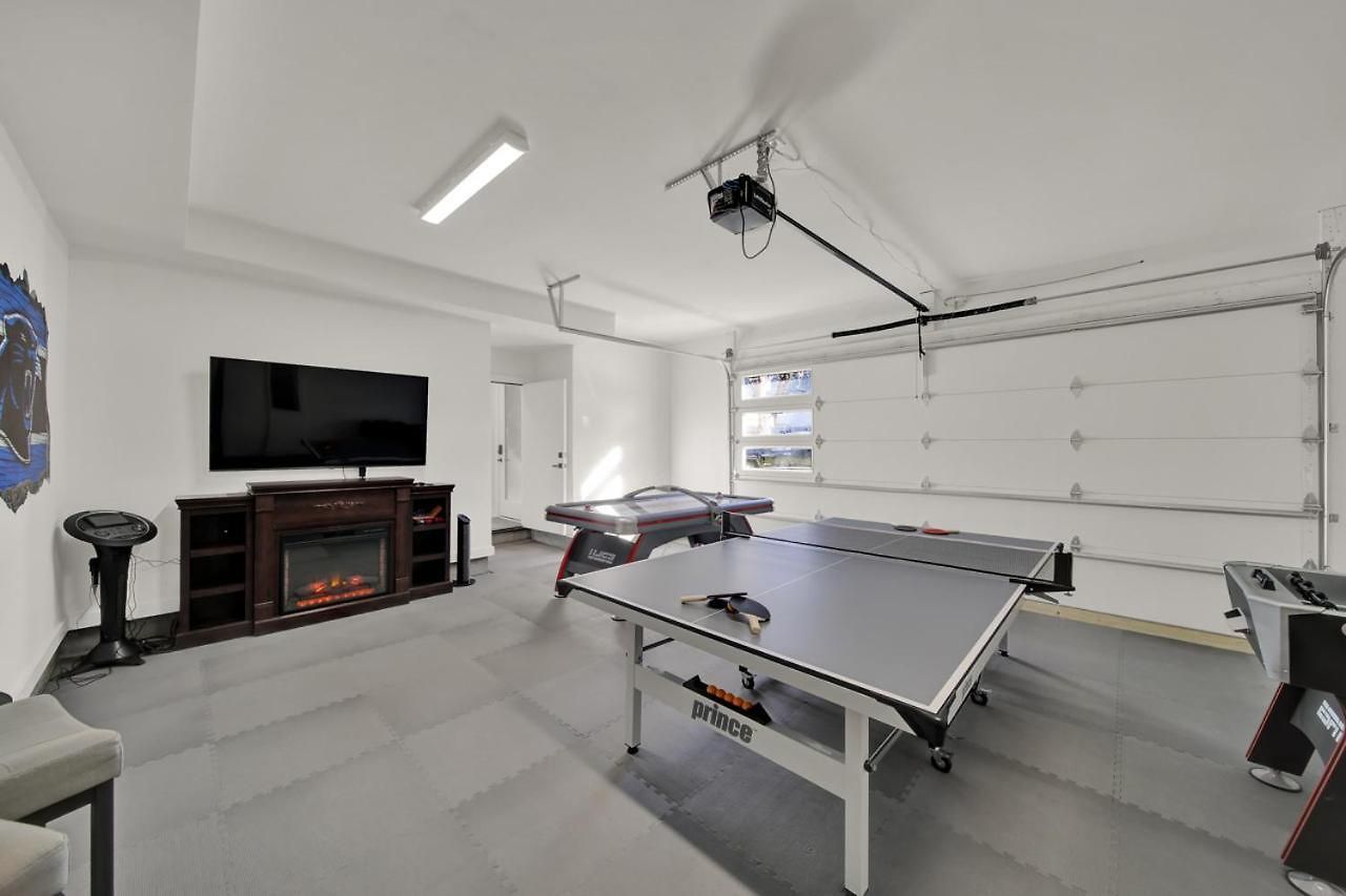 Amazing Views Rooftop Patio, Gym And Game Holiday home Charlotte