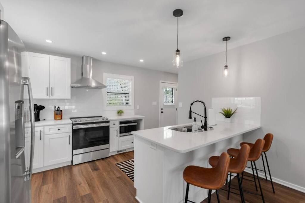 3 Mi To & Pet Friendly & Quiet Neighborhood Holiday home