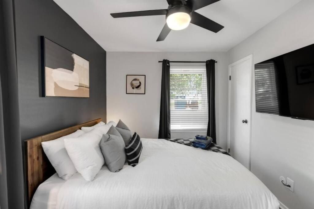 3 Mi To & Pet Friendly & Quiet Neighborhood Holiday home