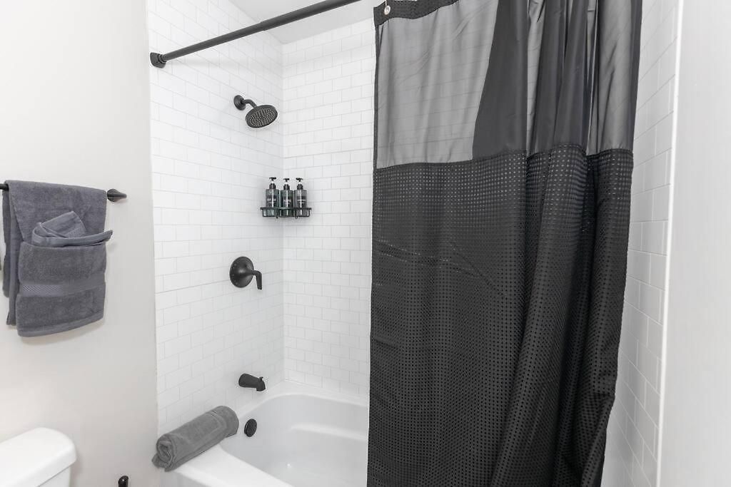 3 Mi To & Pet Friendly & Quiet Neighborhood Holiday home