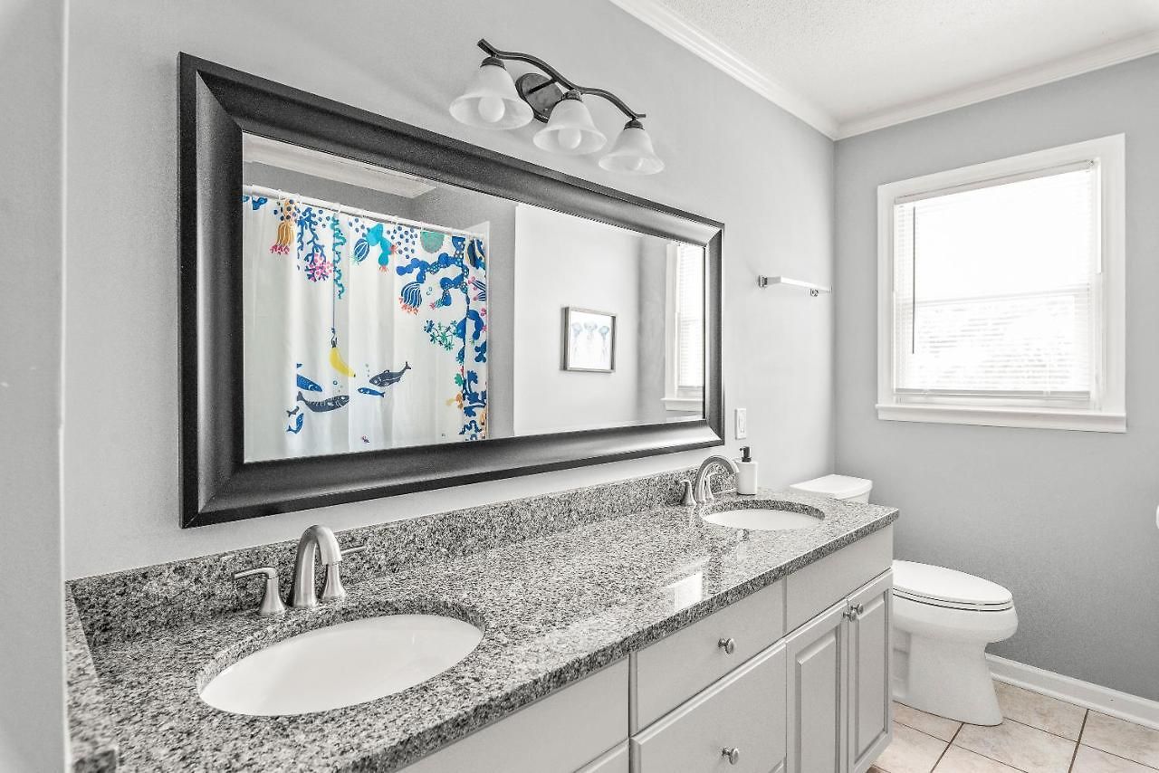 Charming, Cozy Close To Uptown, Airport & Whitewater Center Holiday home