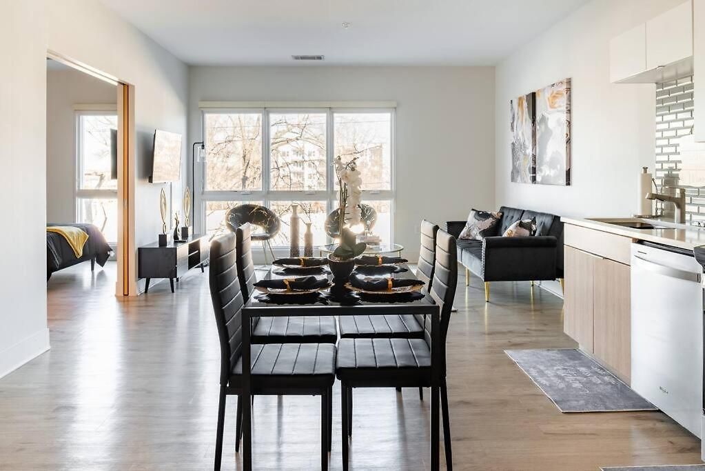 Apartment Luxurious & Comfy Downtown Oasis ~ Views ~ Parking