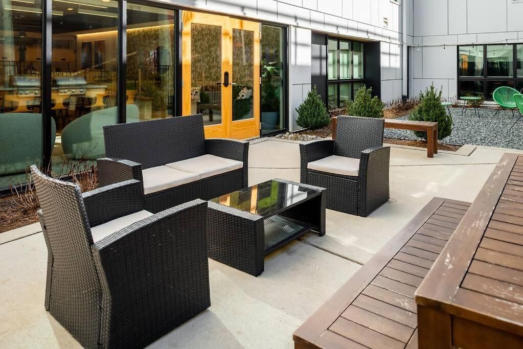 Luxurious & Comfy Downtown Oasis ~ Views ~ Parking Apartment *