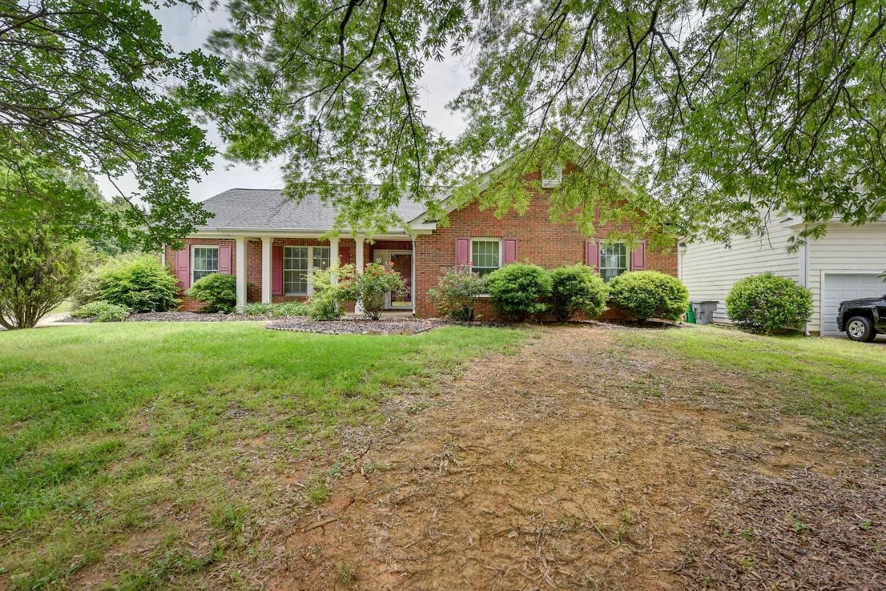 Vacation Near Motor Speedway! Holiday home