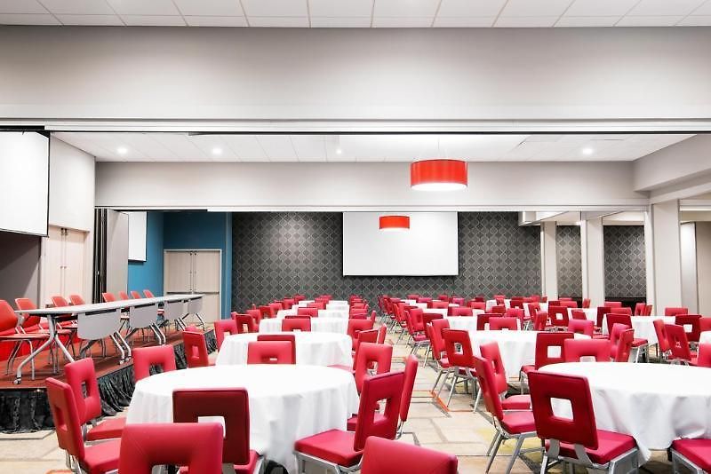 Hotel Fairfield & By Marriott Uptown 3*