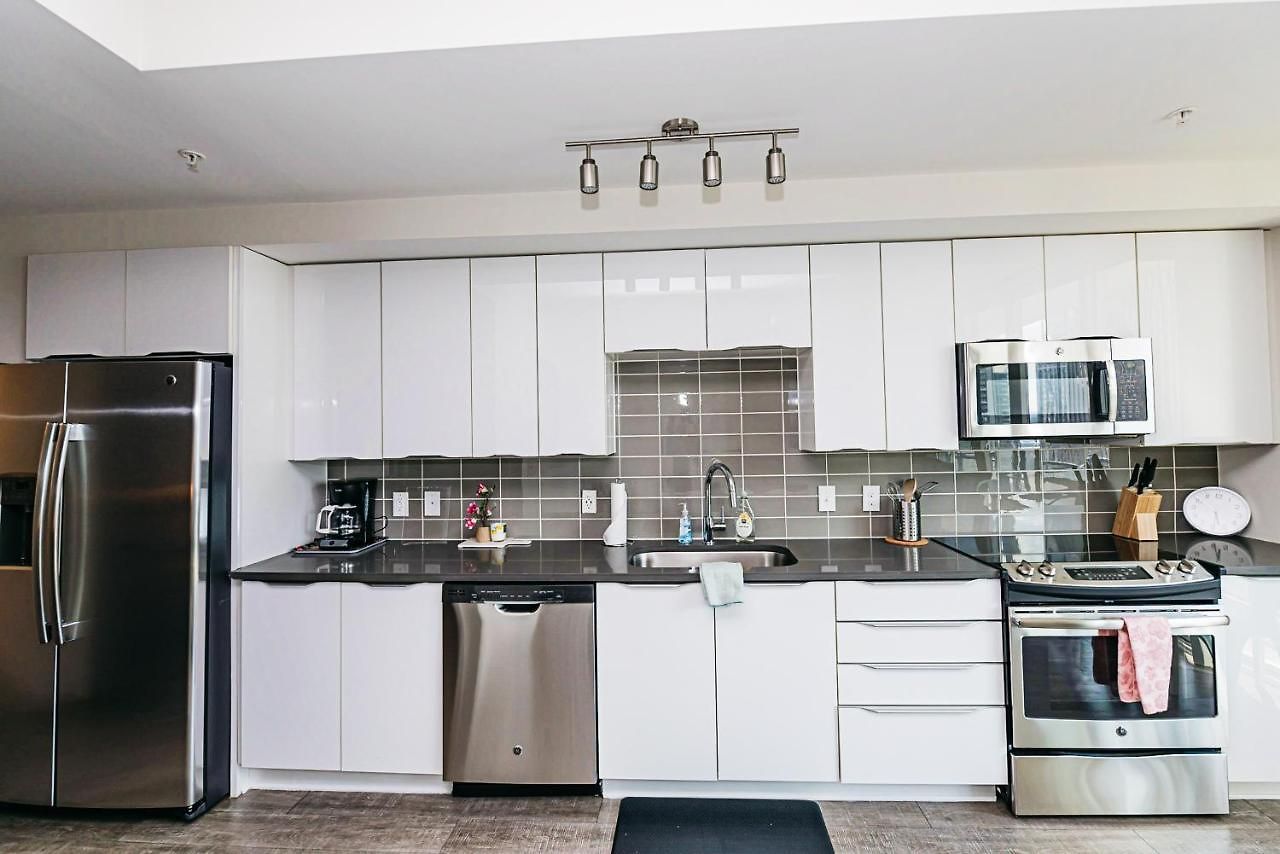 Corporate Uptown Furnished Apartment *