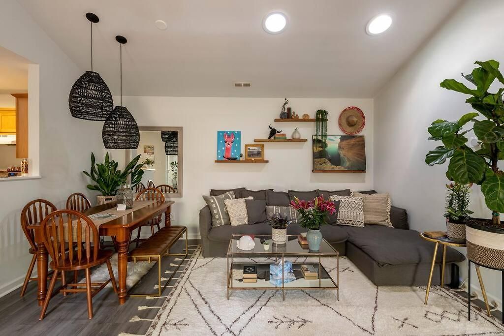 Rare Downtown Matthews Walk 2 Shops Restauraunts Hike Clt 2 Bedroom Not 3br * Charlotte