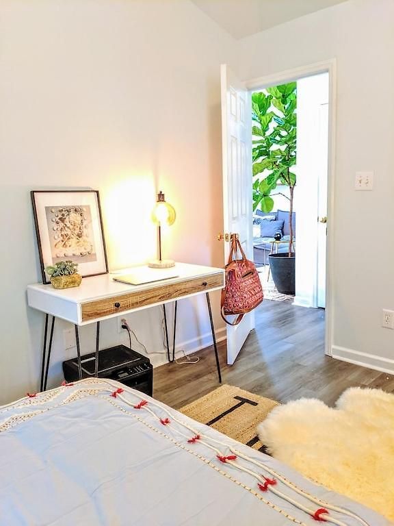 Rare Downtown Matthews Walk 2 Shops Restauraunts Hike Clt 2 Bedroom Not 3br Charlotte