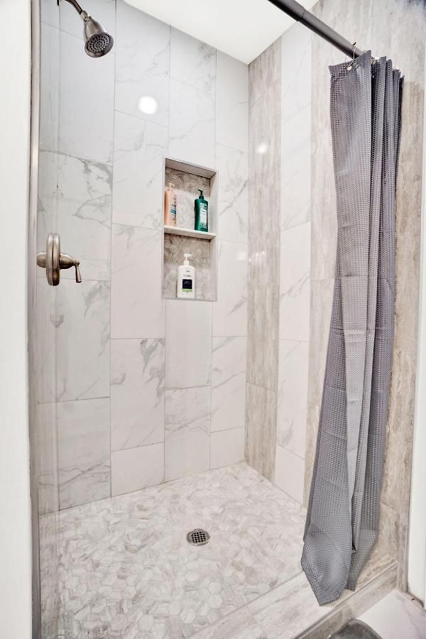 Charming 3 Bdrm In - 1 Mile To Uptown Holiday home