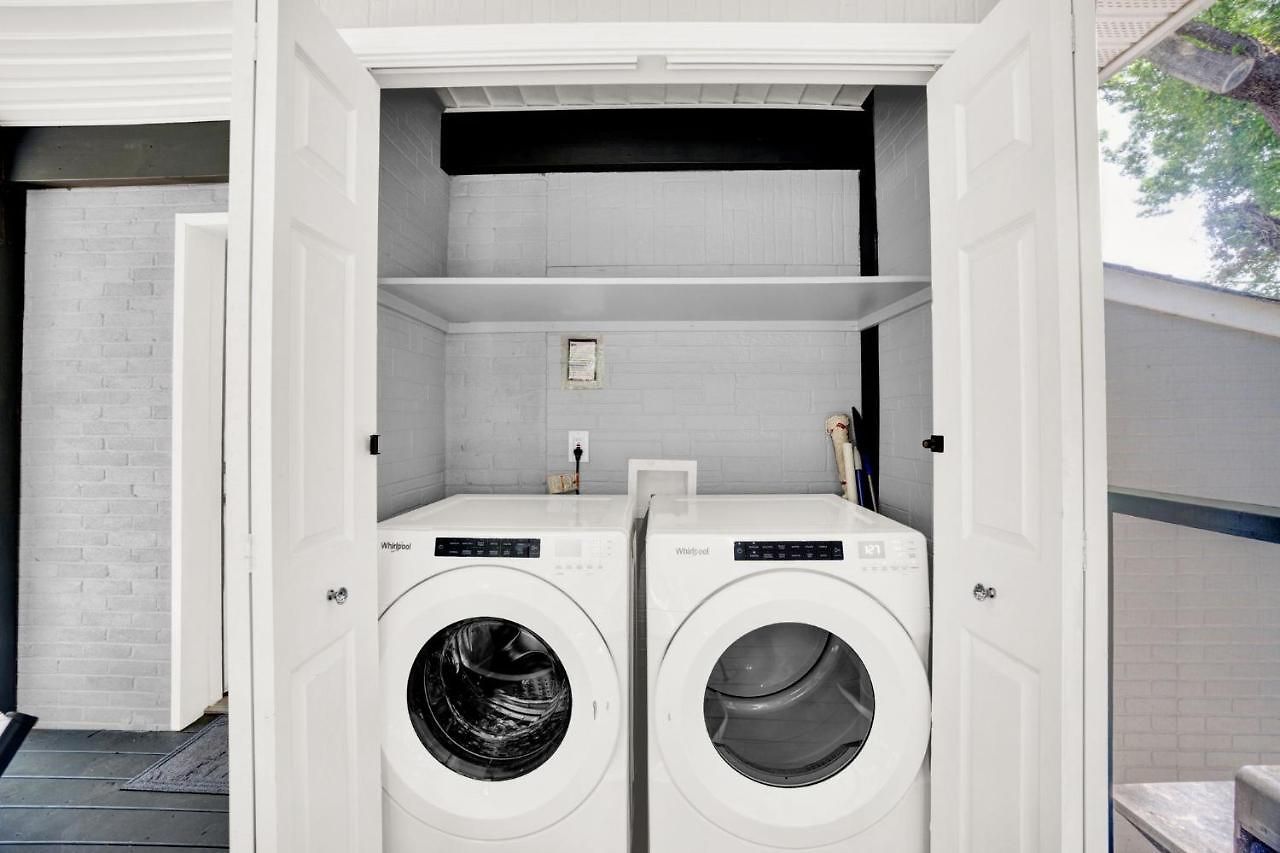 Charming 3 Bdrm In - 1 Mile To Uptown
