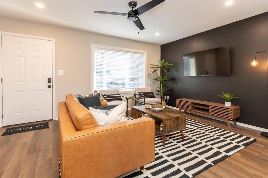 Quiet Getaway Near Uptown/noda & Free Parking *