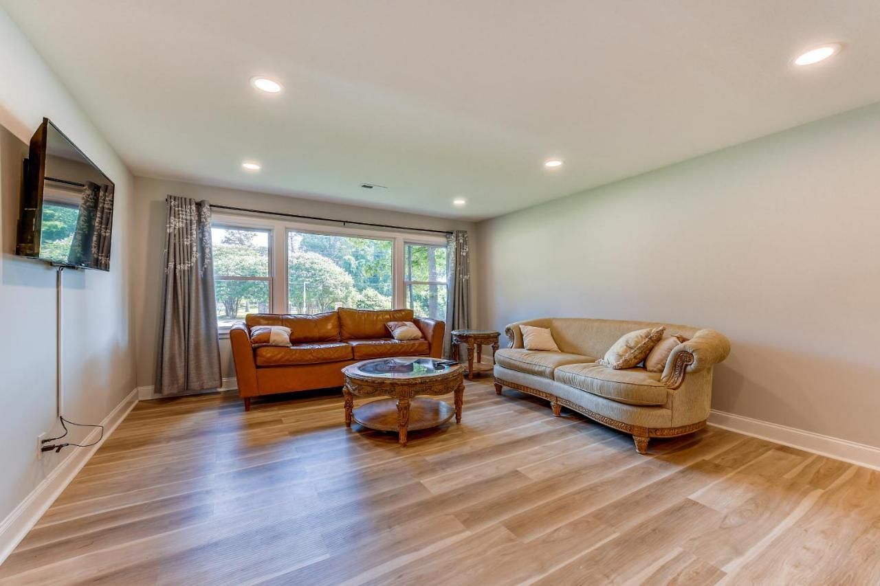 Charming Home: 2 Mi To Downtown! Charlotte