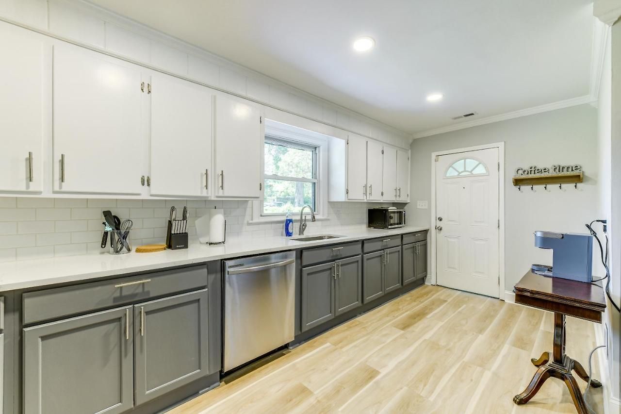 Charming Home: 2 Mi To Downtown!