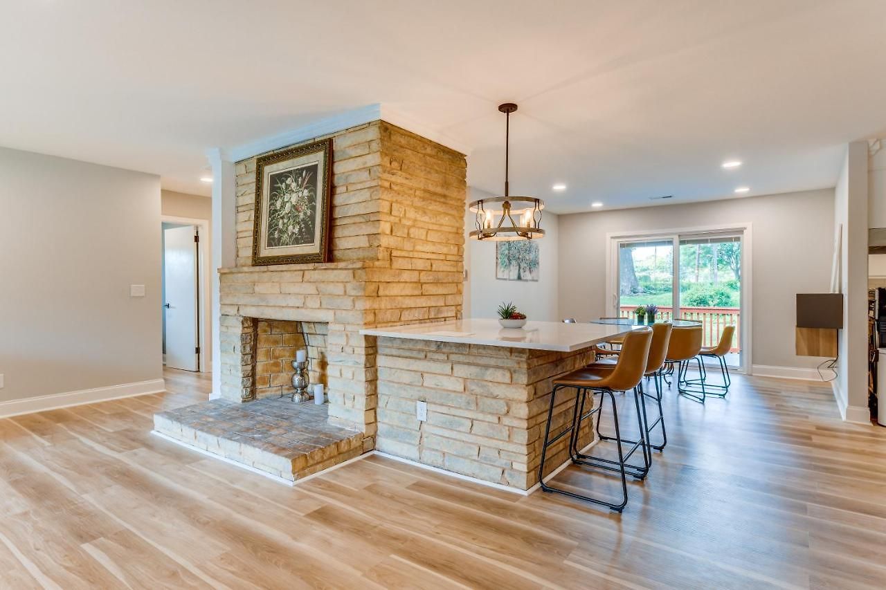 Charming Home: 2 Mi To Downtown! Charlotte