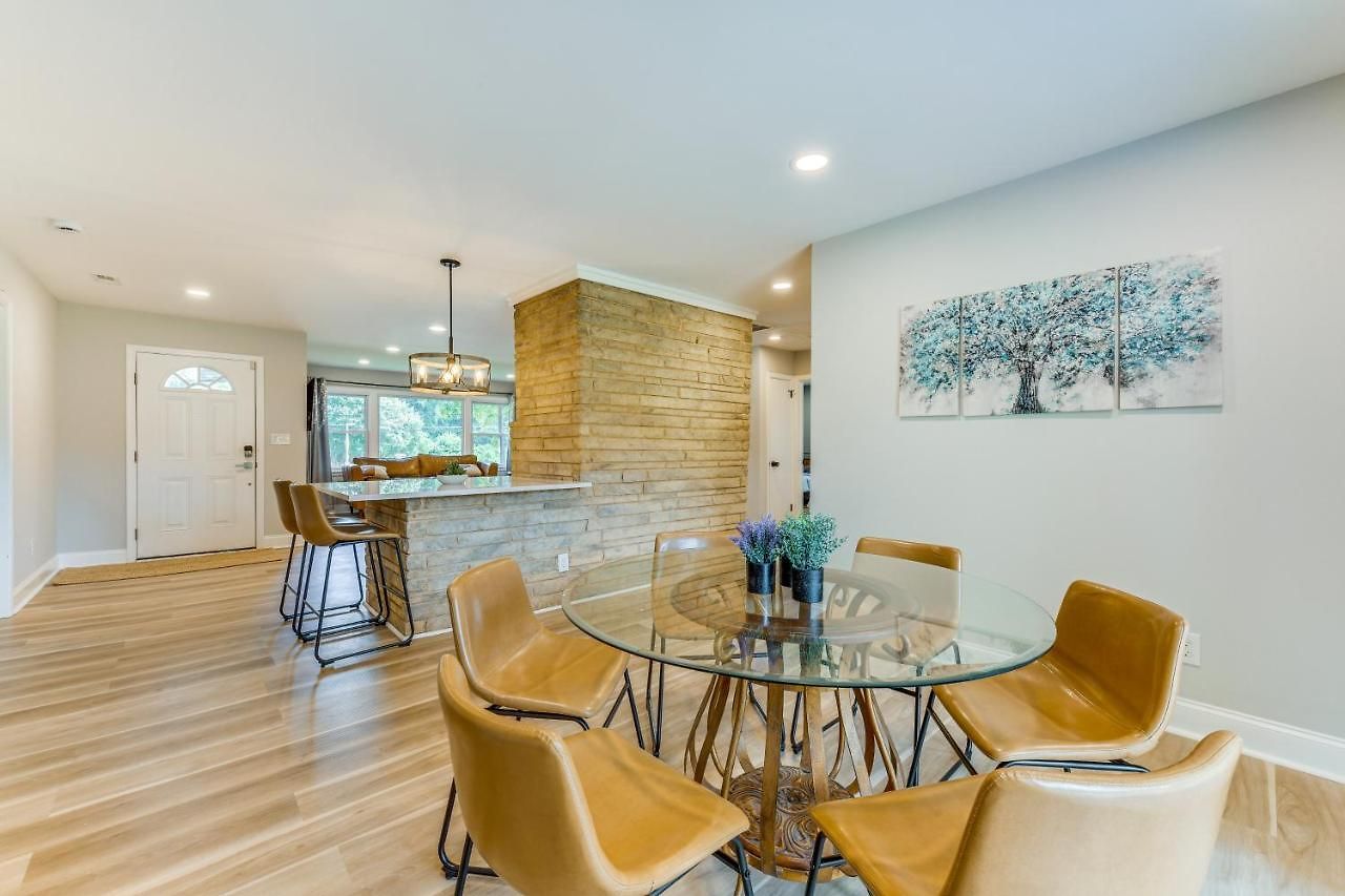 Charming Home: 2 Mi To Downtown! Charlotte