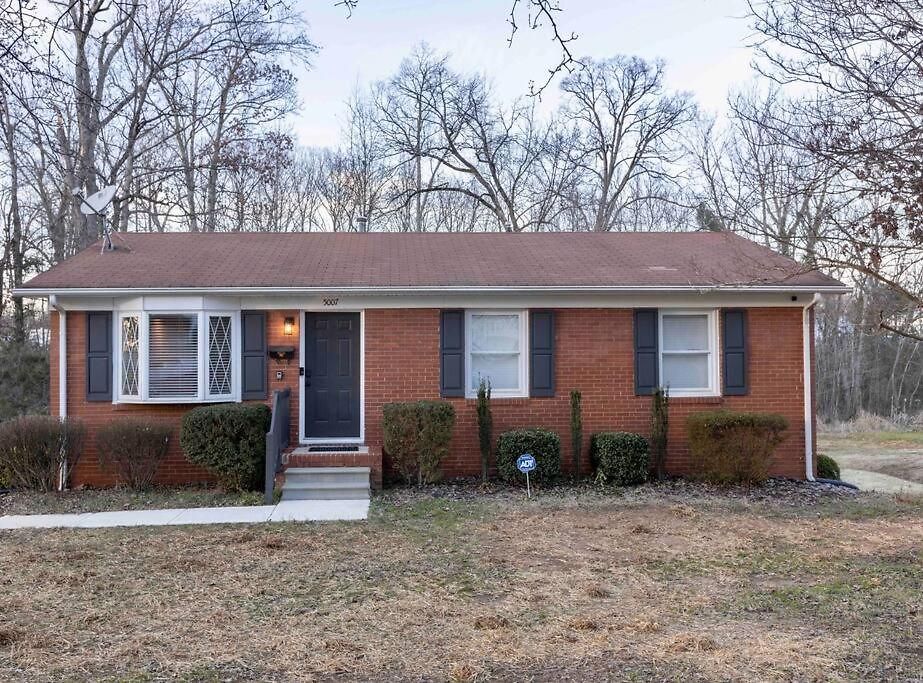 Quiet Getaway Near Uptown/noda & Free Parking