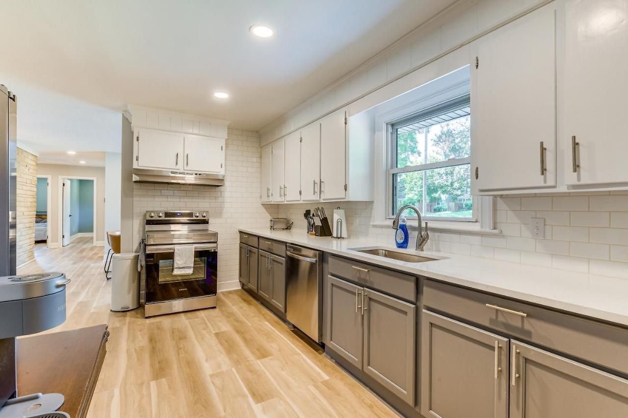 Charming Home: 2 Mi To Downtown! Charlotte